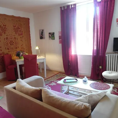 Chambres D'hotes Cheval Blanc *